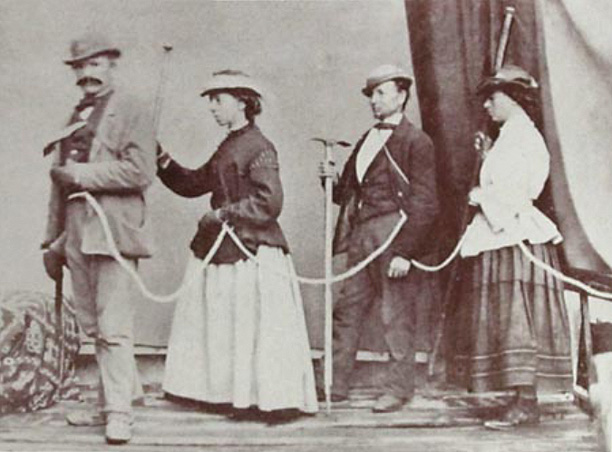 A droite, Isabella Straton et Jean Charlet