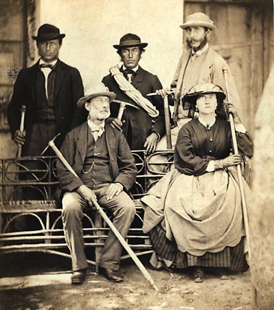 Lucy Walker avec son frère Horace, son père Frank et leurs guides