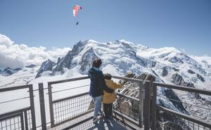 Fissurométrie à l'Aiguille du Midi. A) Position des instruments ; 1, 4