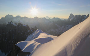 Fissurométrie à l'Aiguille du Midi. A) Position des instruments ; 1, 4