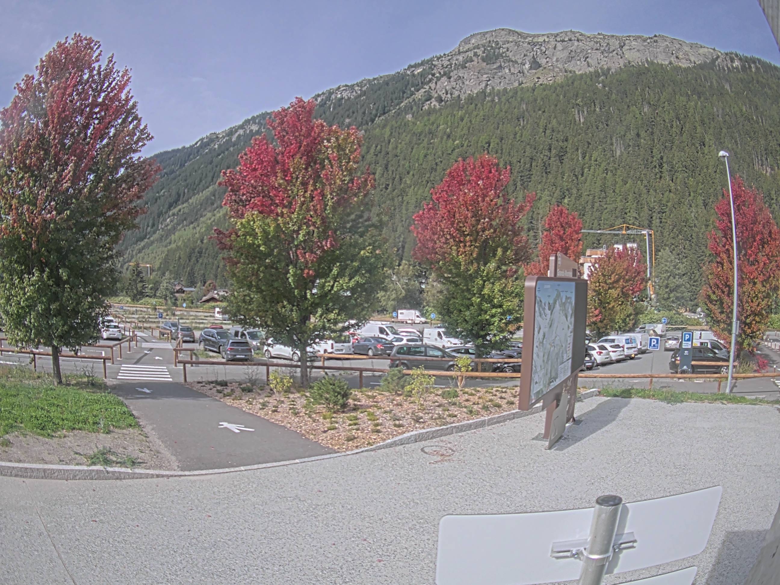 Argentiere webcam — Grands Montets - parking (lift-base car park)